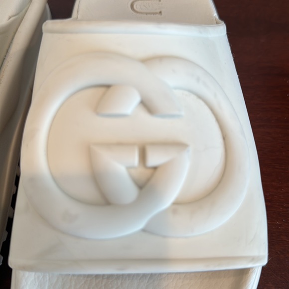 Gucci slide. AUTHENTIC
Embossed Interlocking GG GUCCI - Picture 2 of 9
